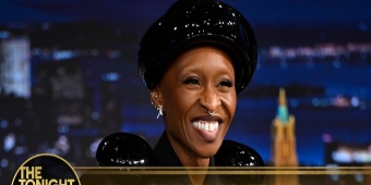 Vidéo : Cynthia Erivo classe à l'aveugle ses chansons de WICKED dans THE TONIGHT SHOW