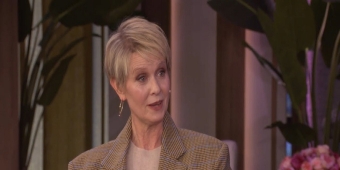 비디오: 신시아 닉슨, '마조리 프라임' 공동 출연자 준 스퀴브를 '라이브'에서 칭찬