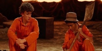 Vídeo: Primeira Olhada em HOLES no Baltimore Center Stage