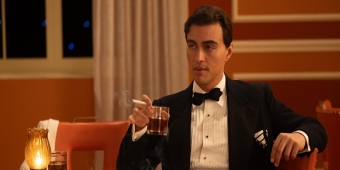 收听：Tonatiuh演唱《蜘蛛女之吻》中的《She's a Woman》