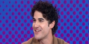 Video: Darren Criss discute della 'gioia' di tornare in MAYBE HAPPY ENDING