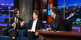 Video: Keanu Reeves en Alex Winter Bespreken Thema's in WACHTEN OP GODOT