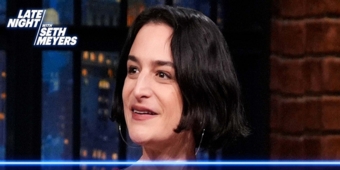 Vídeo: Jenny Slate Gosta de Assistir a Vídeos de Erros no Palco de PETER PAN
