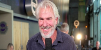 Video: Douglas Sills singt 'Tradition' aus ANATEVKA im Signature Theatre