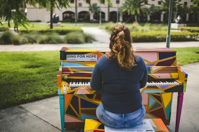 Sing for Hope Piano uplifts, engages FIU early voters Image