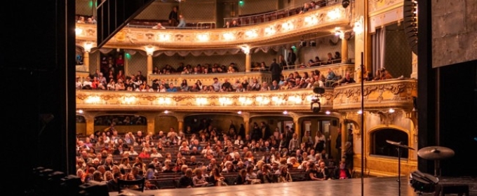 GUIDADE VISNINGAR Comes to Dramaten