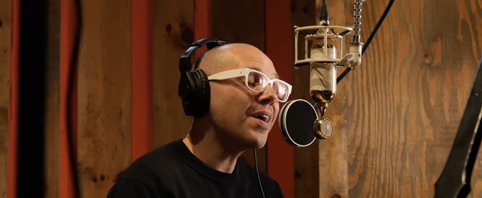 Video: Ian Axel and Yair Evnine Perform 'Moon Boy' From WONDER