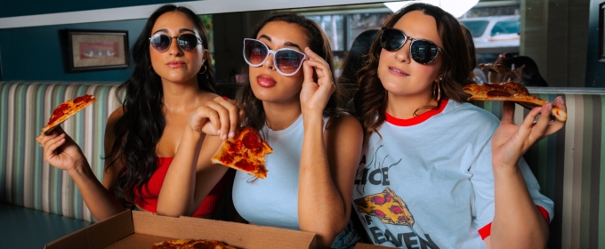 Photos: MYSTIC PIZZA Stars Hang at Florida Pizza Joint Before Paper Mill Playhouse Debut Photo