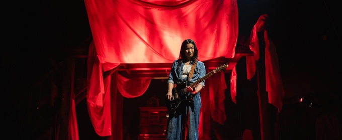 Photos & Video: First Look at WHITE ROOSTER at Lookingglass Theatre