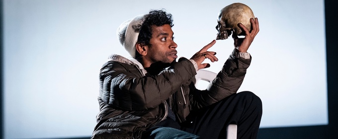 Photos: Hiran Abeysekera and Cast in HAMLET at the National Theatre