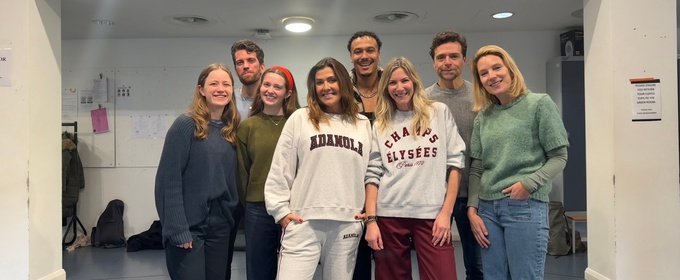 Cast Set For UK Tour of SINGLE WHITE FEMALE