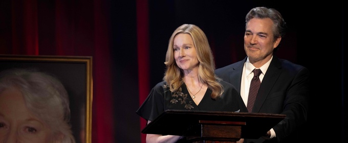 Exclusive: Laura Linney Wants You To Do Community Theater