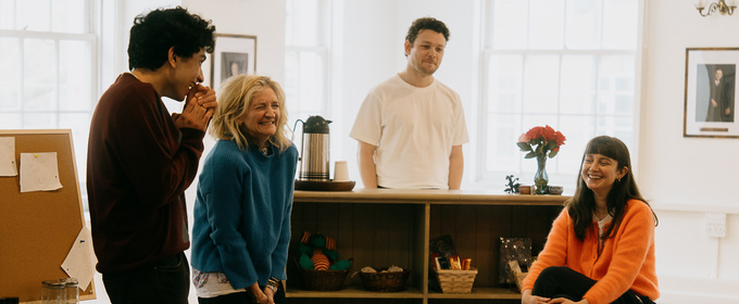 Photos: In Rehearsal Images for WELCOME TO PEMFORT at Soho Theatre