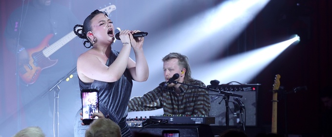 Photos: Elton John's 2026 Academy Awards Viewing Party Raises Over $10.6 Million