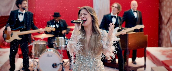 Kelly Clarkson Will Headline the Show Open for Netflix’s NFL Christmas Gameday