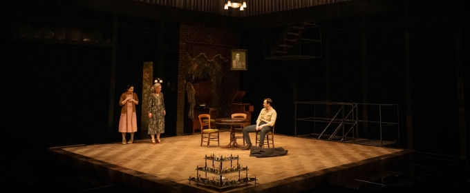 Review: THE GLASS MENAGERIE at Alley Theatre