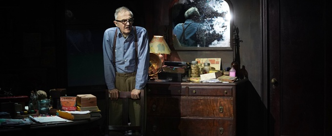 Photos: Get a First Look at John Kelly in BUGHOUSE at Vineyard Theatre
