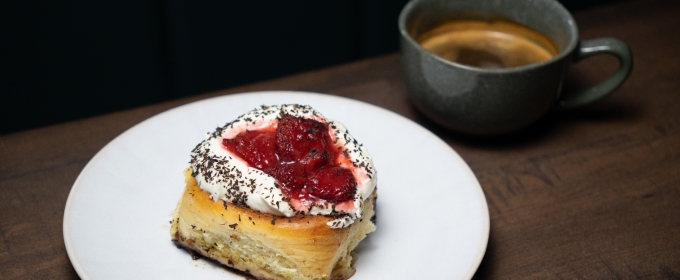 SUNDAY MORNING in the East Village for Cinnamon Rolls and Coffee