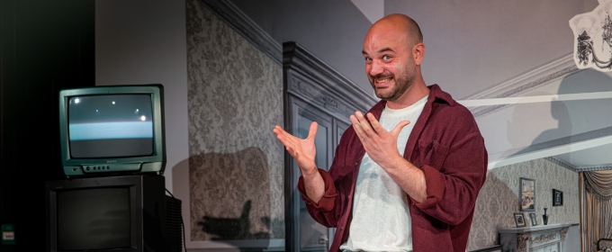 Review: INSANE ASYLUM SEEKERS, Bush Theatre