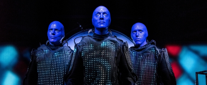 BLUE MAN GROUP Las Vegas Hosts First-Ever Deaf & Hard Of Hearing Accessible Performance