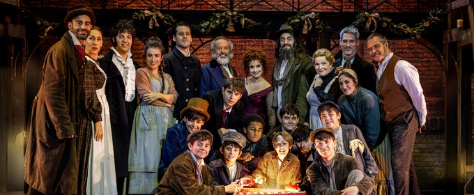 PHOTOS: El reparto de OLIVER TWIST, EL MUSICAL se viste de Navidad en exclusiva para BroadwayWorld