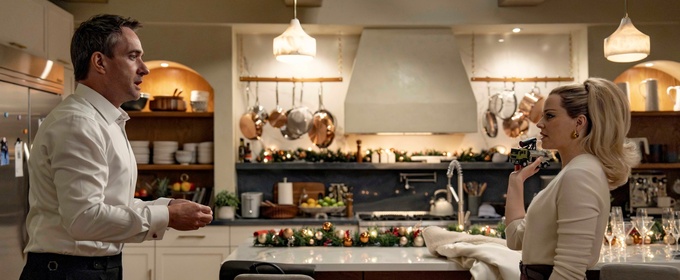 Video/Photos: Elizabeth Banks Shrinks Down in First Look at THE MINIATURE WIFE