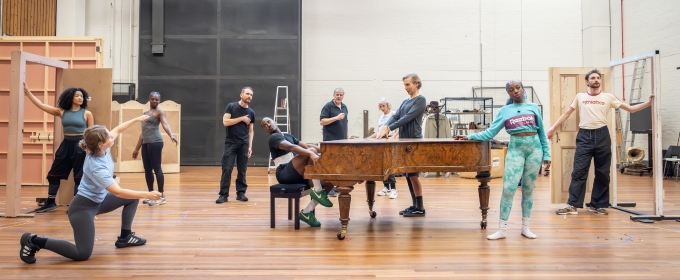 Photos: THE IMPORTANCE OF BEING EARNEST At National Theatre In Rehearsal