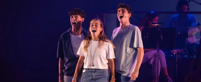 PHOTOS: TOTS ELS NENS CREIXEN se estrena en un único concierto en el Teatre Condal