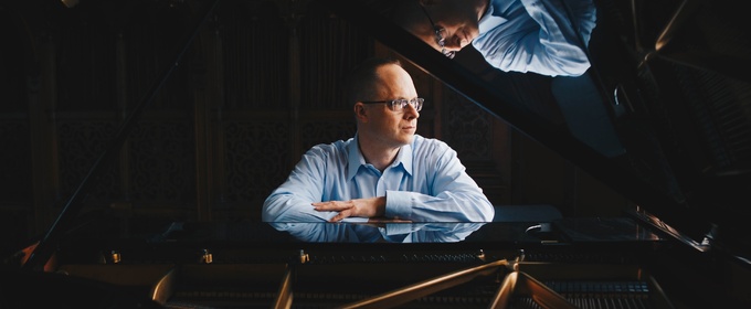 Ted Perry Holiday Trio with Guest Vocalist Ryan Montbleau Come to the Town Hall Theater