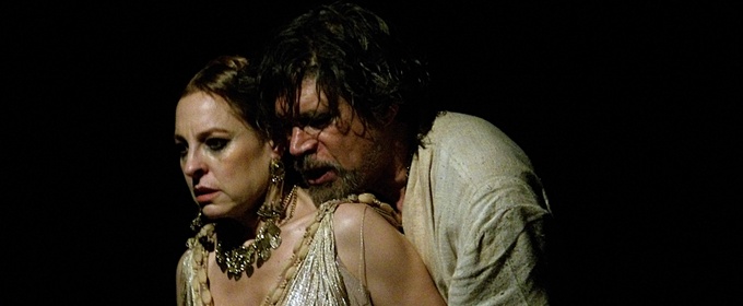 Crítica: LA NIÑA EN EL ALTAR at Teatro El Galeón Abraham Oceransky