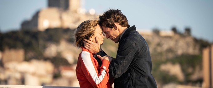 Video: Kaley Cuoco and Sam Claflin Star in New Trailer for MGM+ Series VANISHED