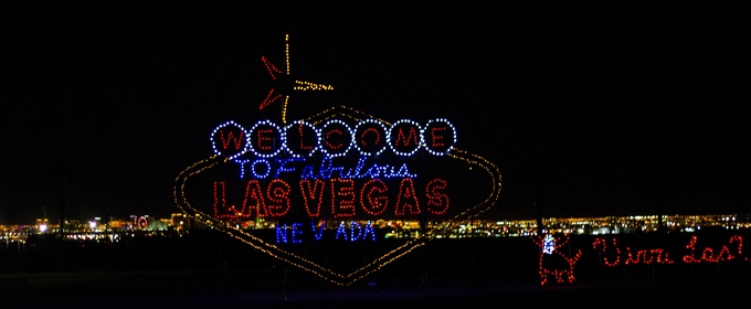 Feature: 25 Years Of Merry & Bright: GLITTERING LIGHTS Returns