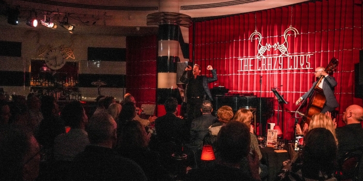 PHOTOS: AN AMERICAN IN LONDON Hugh Panaro Makes Crazy Coqs Debut Photo