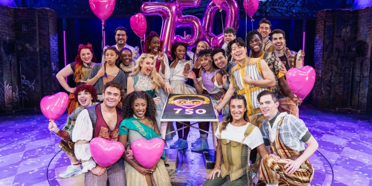 Photos: & JULIET Celebrates 750 Performances On Broadway Photo