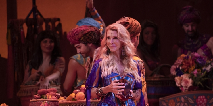 Photos/Video: 'The Golden Bachelorette' Joan Vassos Makes Broadway Debut in ALADDIN Photo