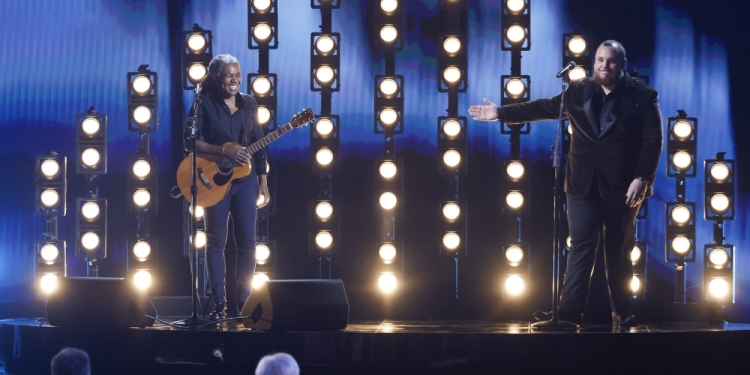 Tracy Chapman And Luke Combs Perform 'Fast Car' During 66th Annual ...