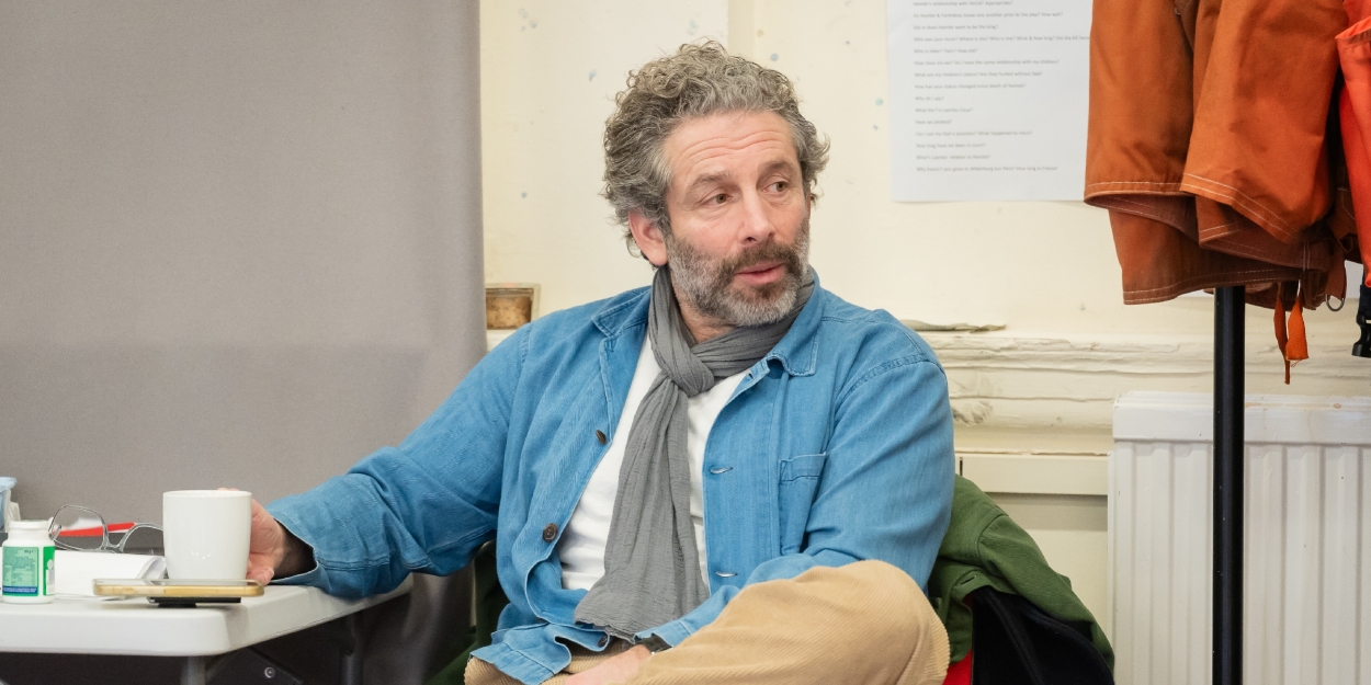 Interview: 'It's Irritating To Be Suddenly Old and Wise': Actor Elliot Levey on Playing Polonius in HAMLET Photo