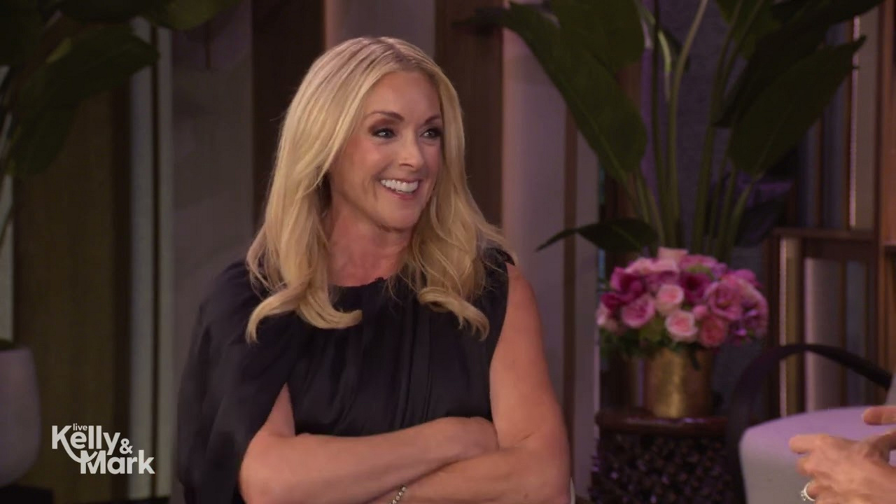 Jane Krakowski Recalls Her FATAL ATTRACTION Scene, Turning 17 Video