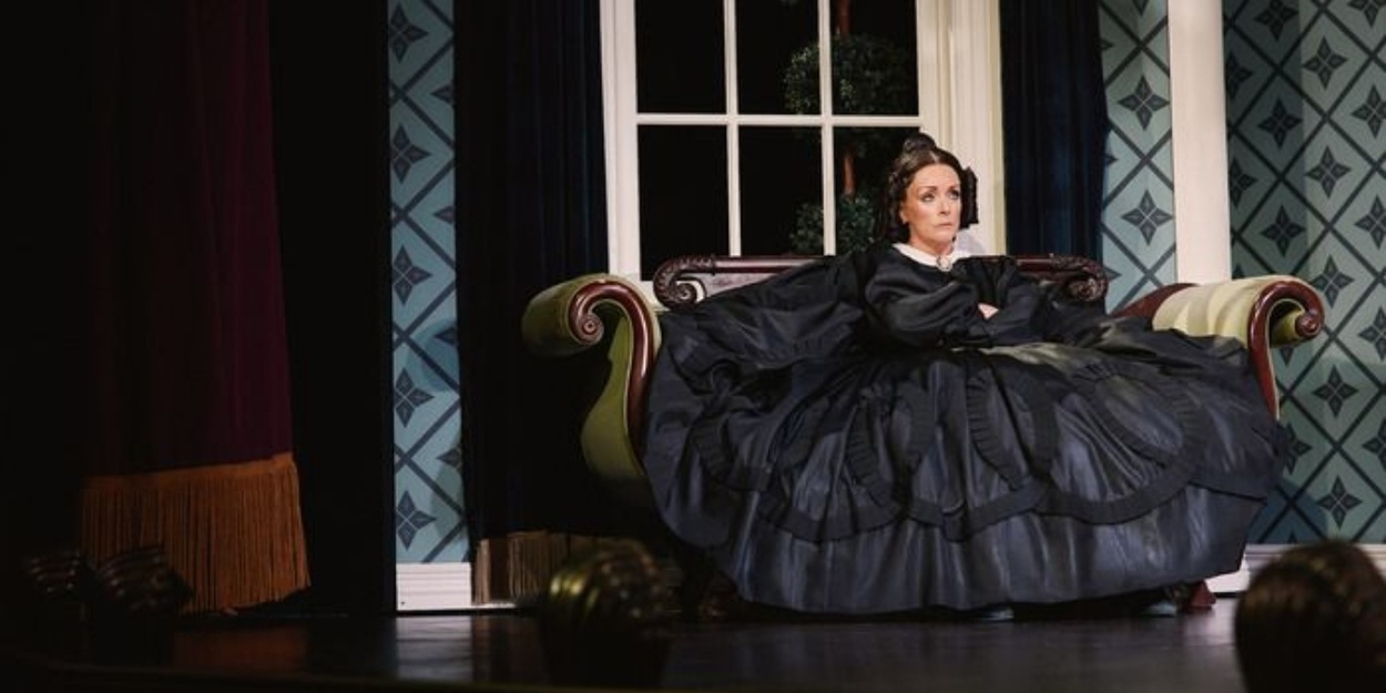 Jane Krakowski To Talk OH, MARY! on LATE NIGHT WITH SETH MEYERS Photo