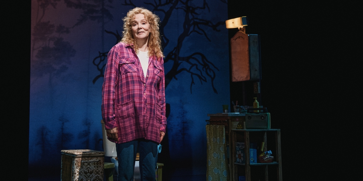 Jean Smart Out of CALL ME IZZY on Broadway Due to Knee Injury Photo