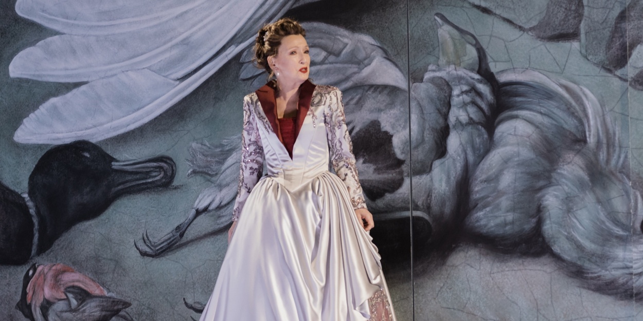 Lesley Manville Flew in for the Tony Awards This Morning After Closing a West End Show Last Night Lesley Manville Flew in for the Tony Awards This Morning After Closing a West End Show Last Night