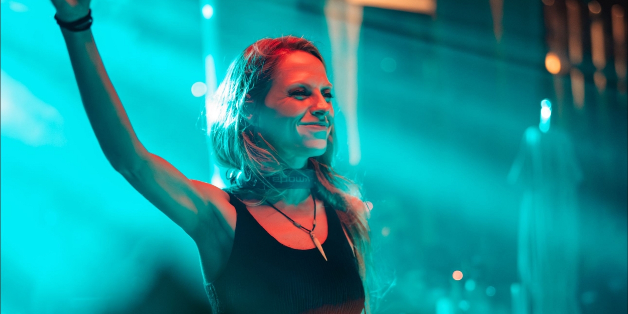 Nora En Pure Drops 'Emerald Skies'  Image