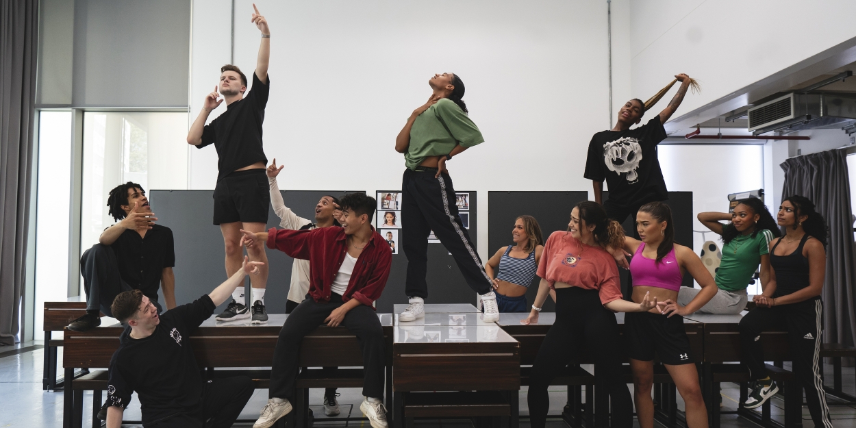 Photos: Inside Rehearsal For the UK and Ireland Tour of EVERYBODY'S TALKING ABOU Photos