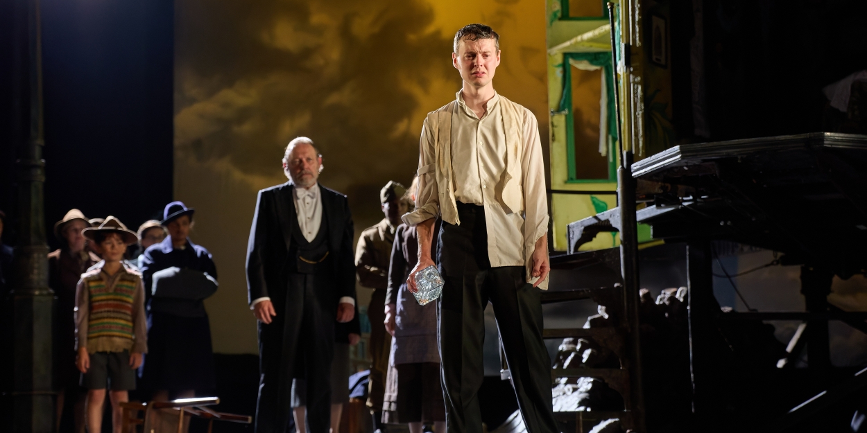 Photos: AN INSPECTOR CALLS is Now on UK Tour Photos