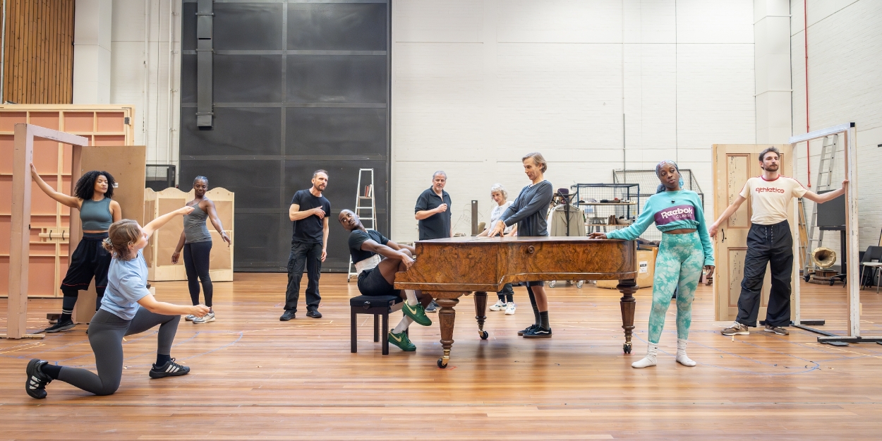 Photos: THE IMPORTANCE OF BEING EARNEST At National Theatre In Rehearsal