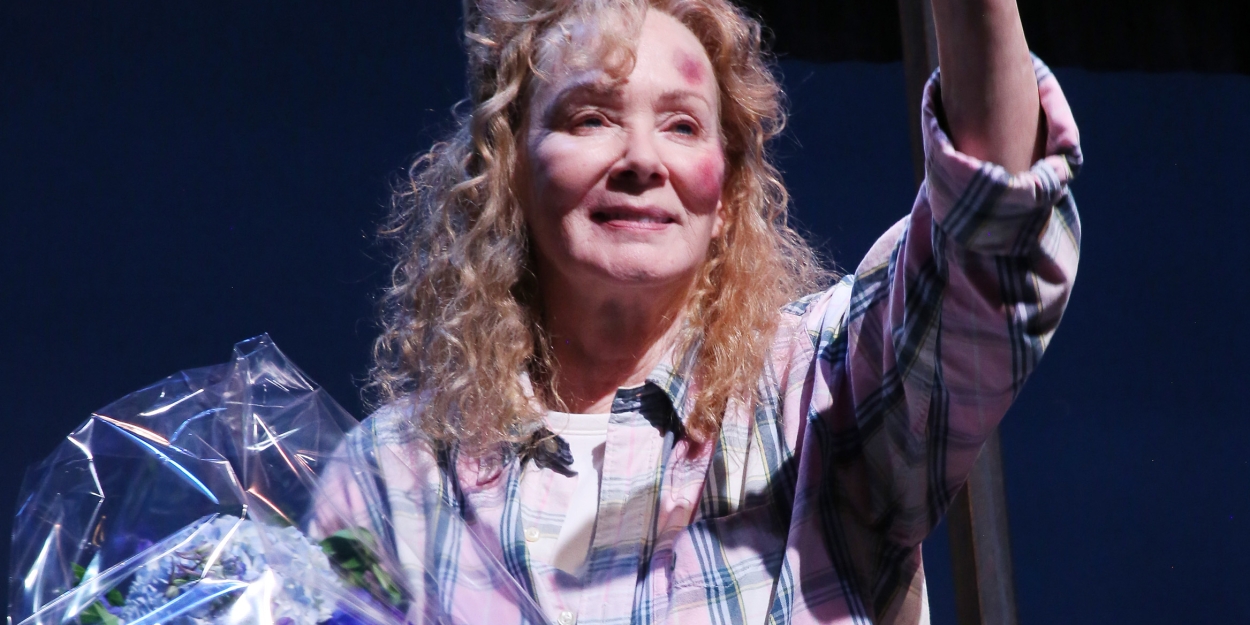 Photos: CALL ME IZZY Star Jean Smart Takes Her Opening Night Curtain Call Photo