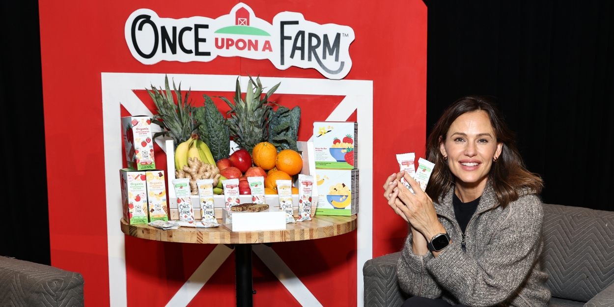 Photos: Jennifer Garner Celebrates Once Upon A Farm Refrigerated Oat Bar Launch Photos