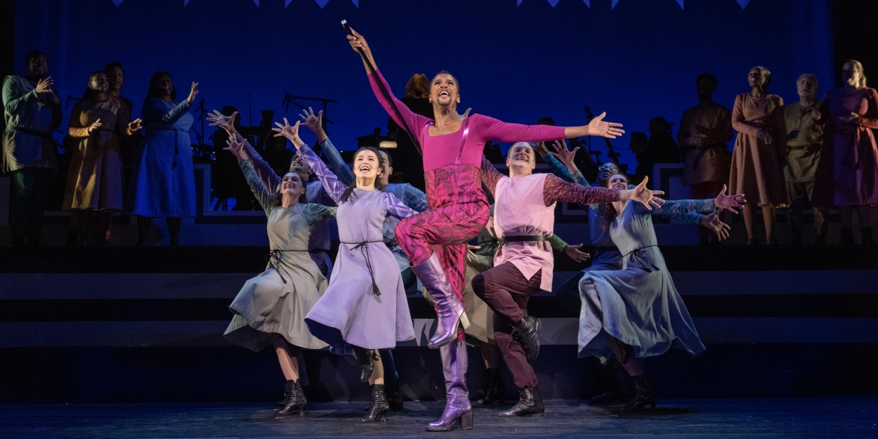 Photos First Look at Sutton Foster, J. Harrison Ghee & More in ONCE