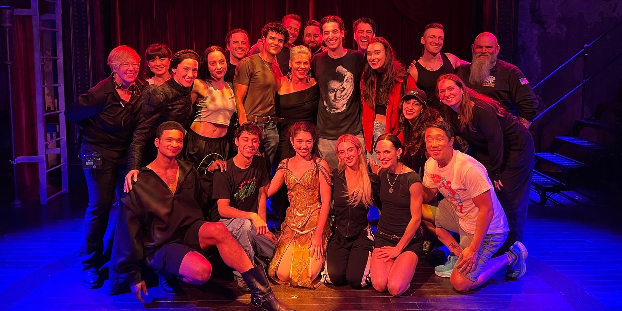 Photos: P!nk Poses With the Cast of MASQUERADE Under the Iconic Chandelier Photo