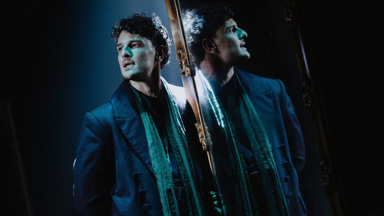 Photos & Video: First Look at MEMOIRS OF AMOROUS GENTLEMEN Video